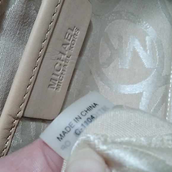 EASTER SALE! Authentic Michael Kors Jet Set Two Way  Shoulder bag Gently Used - Picture 11 of 16